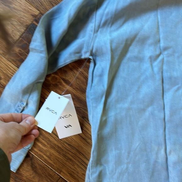 NWT RVCA lightweight denim button up shirt - Picture 13 of 13